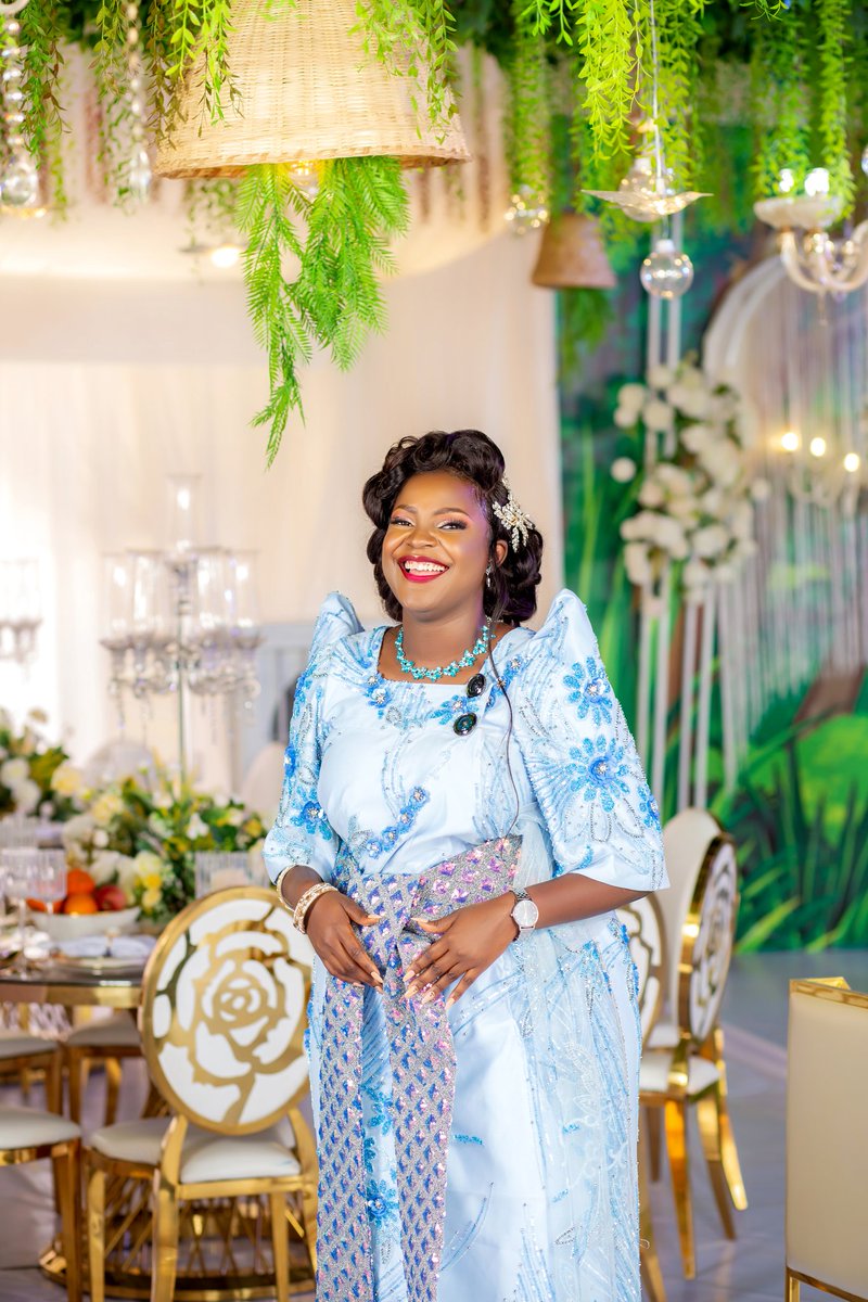 MikoloUg's tweet photo. Debbie's bridal joy is all we want this Friday😍😍
📸 #BarashaEvents
MUA💄: #Lashglo https://t.co/mlqVAMlKVZ