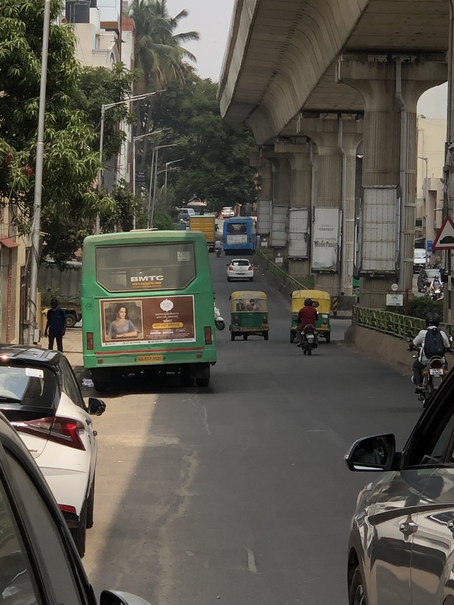 riarakshit's tweet photo. @JnagarTr @blrcitytraffic @bsktrfps I don’t see any action been taken …it is 1:10 and this is how buses are parked along the signal and marenahalli main road https://t.co/Hxw5cuGYG7