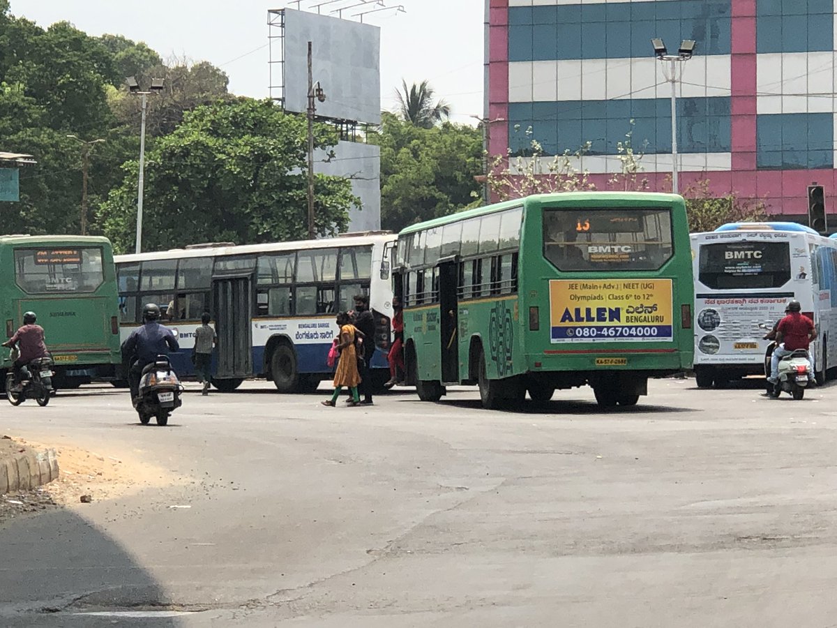 riarakshit's tweet photo. @JnagarTr @blrcitytraffic @bsktrfps I don’t see any action been taken …it is 1:10 and this is how buses are parked along the signal and marenahalli main road https://t.co/Hxw5cuGYG7