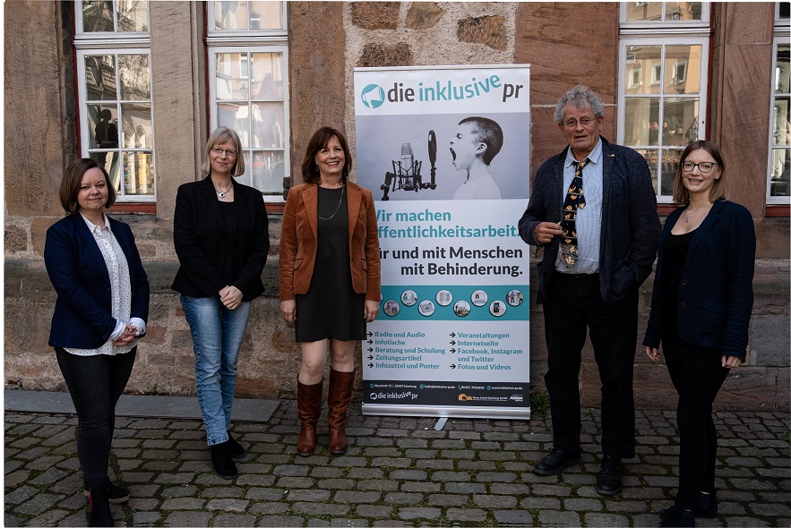 Das ist unser Team. 
Von links nach rechts:
Susan, Kerstin, Kordula, Rainer und Saskia.

#Teamarbeit #Inklusion #PublicRelations