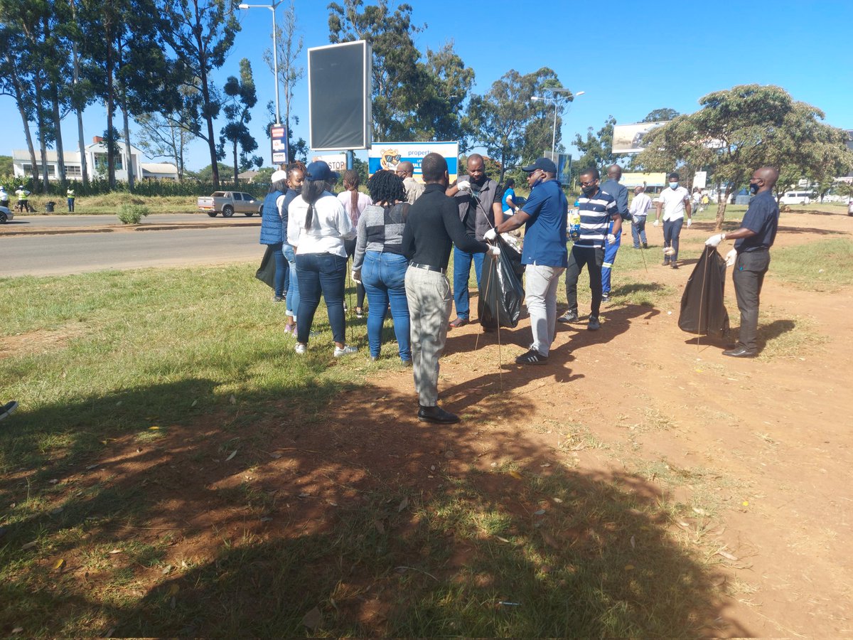 For a clean #environment!!! 
<a href="/zinwawater/">ZINWA</a> Head Office staff taking part in today's clean up in Harare this morning. A clean environment is a prerequisite for sustainability in #water resources management 
<a href="/edmnangagwa/">President of Zimbabwe</a> <a href="/InfoMinZW/">Ministry of Information, Publicity & Broadcasting</a> <a href="/basera_john/">John Basera</a> @METHI_Zimbabwe <a href="/EMAeep/">E.M.A</a>