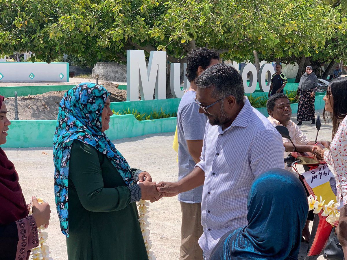 asadhaddu's tweet photo. ހިންގާލަން  ކެމްޕެއިނަށް @faya_i އަދި @Roxeyna ލ.​މުންޑޫއަށް  ވަޑައިގަތުމުގެ ތެރެއިން 

#Mundoo 
#MDPhingaalan https://t.co/WH4NJQpxRF