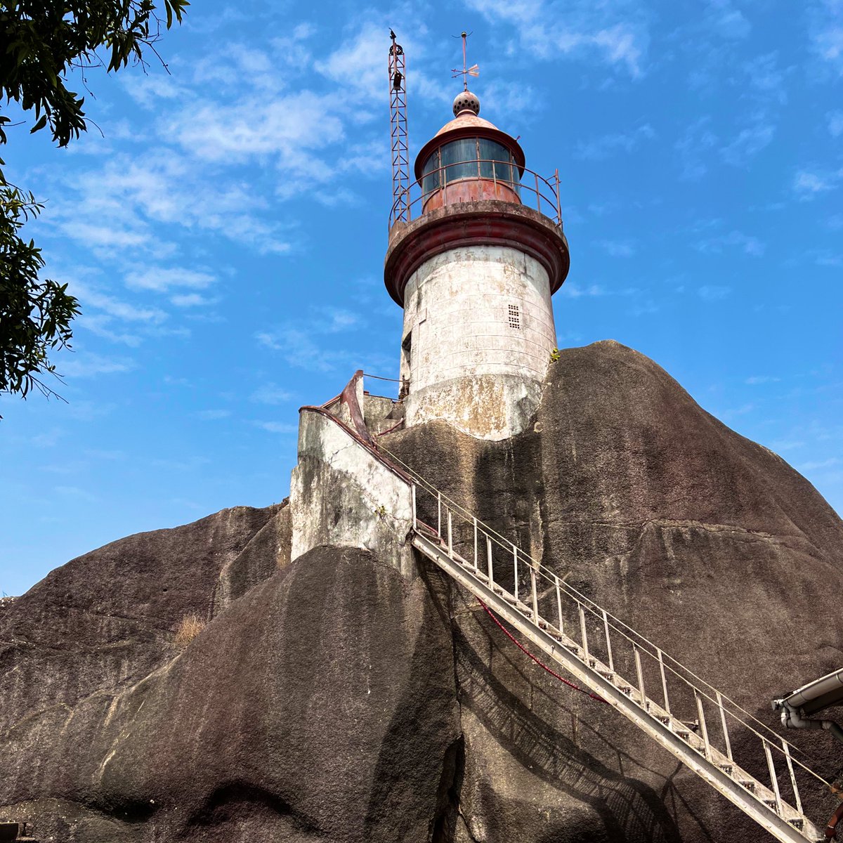 ExploreGuinee's tweet photo. Quelles activités aimeriez-vous avoir sur nos îles pour les rendre plus attirantes?
📍TAMARA ISLAND
📸 Office National du Tourisme
Suivez-nous également sur Instagram ⤵️
https://t.co/dAhqTJXRi2
#ONT #VisiterlaGuinée #ilesdeloos #DiscoverGuinea #Tourisme #Promotion https://t.co/48K5sxGvSo