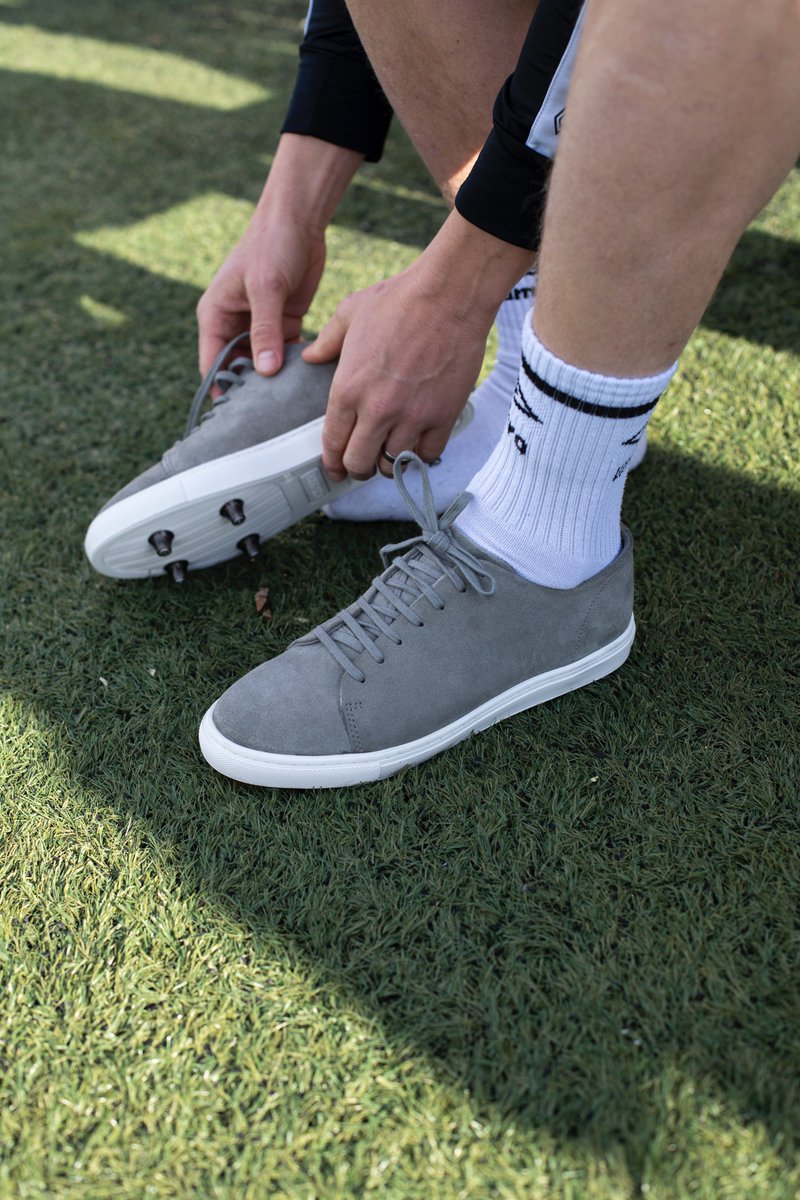 The world’s first football sneaker 🔥

ciszere.com/product/dale-f…