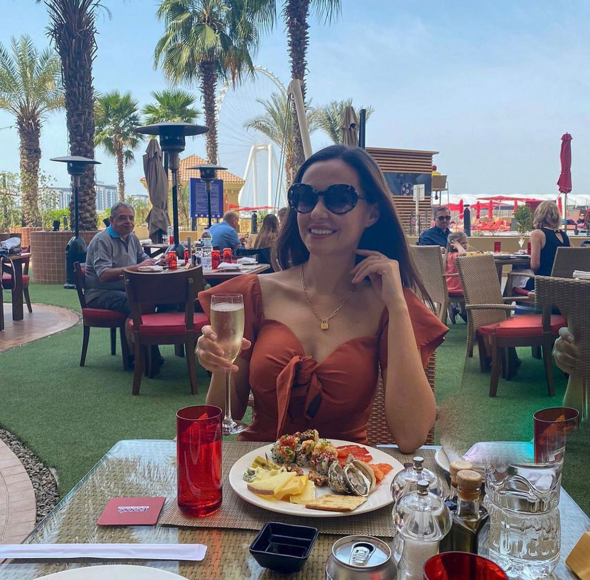 AmwajRotana's tweet photo. Cheers to a fabulous weekend!

Book our Saturday Brunch at Rosso by calling 04 428 3088

#saturdaybrunch #bestsaturdaybrunch #bestbrunchdubai #dubaibrunch #amwajrotana #amwajrotanajbr #amwajrotanahotel https://t.co/j1utQZ8jZc