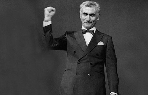 Acı, yoksulluk, baskı, kan ve gözyaşı Kürt halkının kaderi değildir.

Biz bu kaderi tanımıyoruz. Biz, kendi dünyamızı, kendi toprağımızı, kendi ellerimizle yoğurmak ve yeniden kurmak istiyoruz..

-Yılmaz Güney