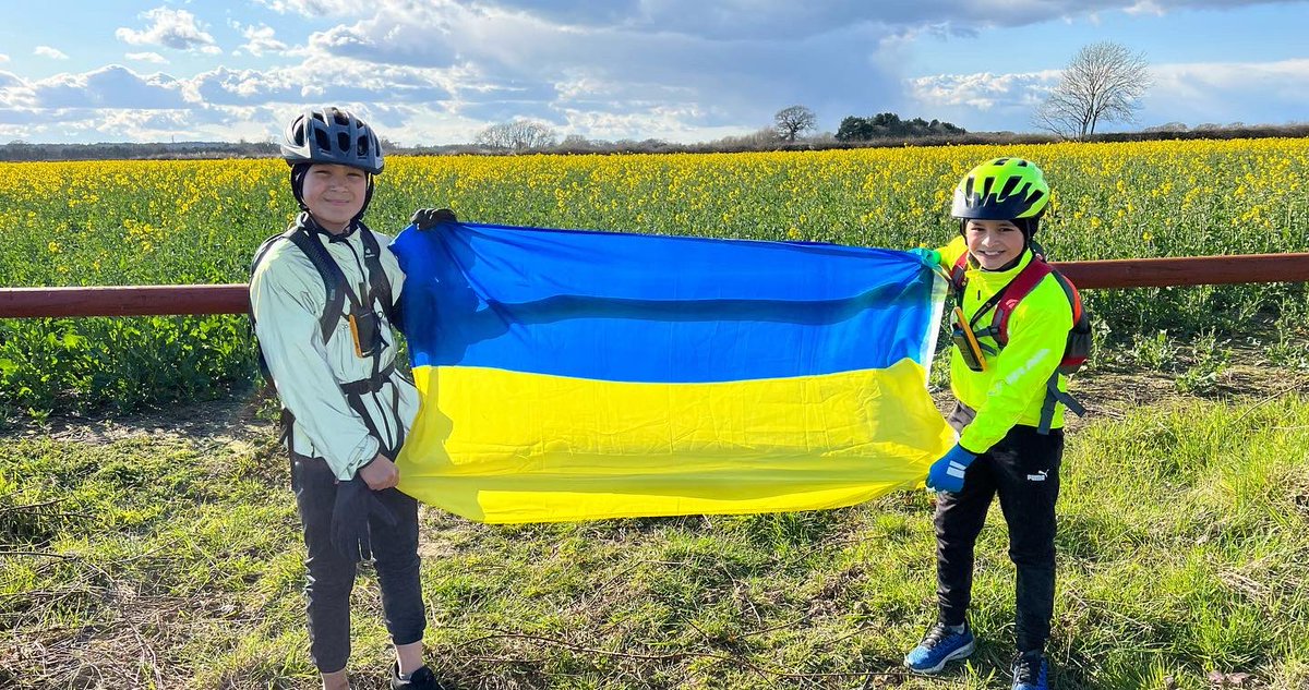 JenxBros's tweet photo. 212 miles done - over half of our 300 mile cycle for 🇺🇦.  https://t.co/fRLfKBFCGg @decappeal #ukraine #standwithukraine #ukrainewar https://t.co/loYkIvQh4L