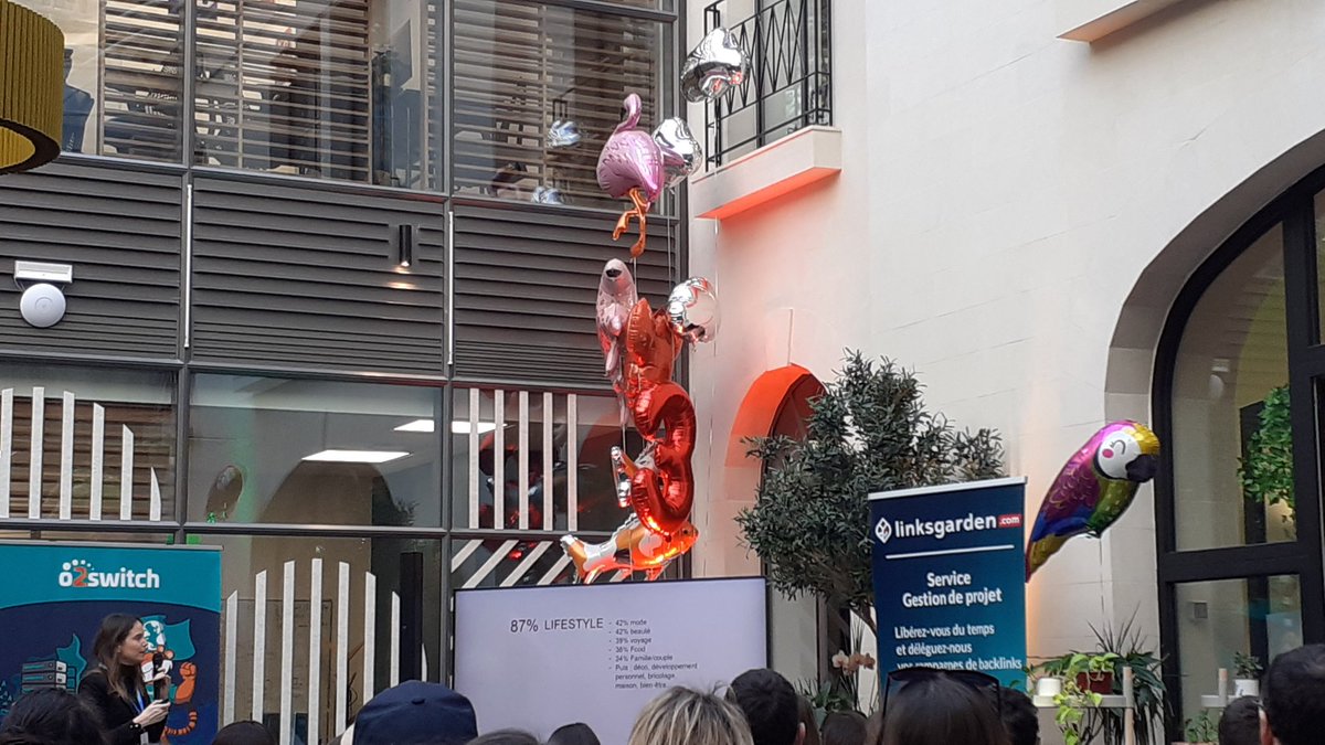 Gillet_Camille's tweet photo. Eeeeet c'est parti pour @WebIslandNantes, avec le badge @Assonance_net (sponsor champagne et animateur)
#supercontent https://t.co/HnLZouYiNX