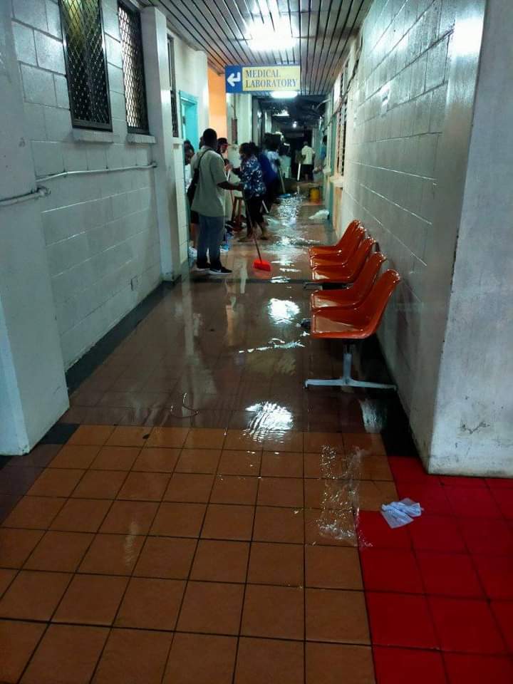 leotina_a's tweet photo. Dear Minister for Min of Health &amp; Medical Services of SI. Incase you dont know, The place where you told the Parliament last year fully equipped now is flooded with water from current rainfall🤦🏽‍♀️
 #Hospital #SolomonIslands #NRH
📷Kairi https://t.co/8DRQC5veVB https://t.co/A7qheCJjy3