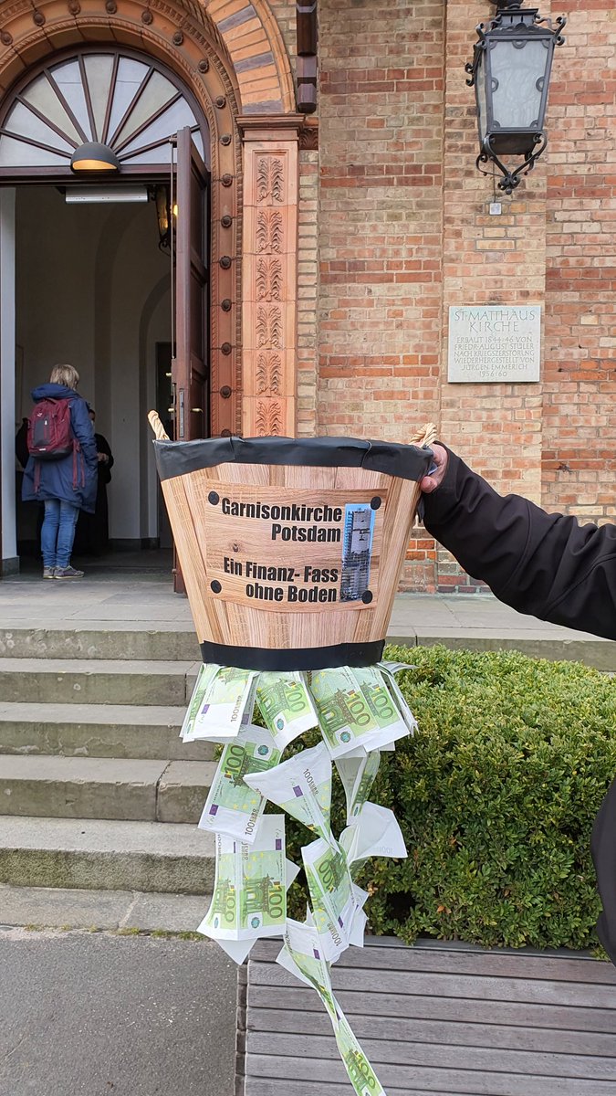 KplZentrale's tweet photo. So richtig hat es nicht gelohnt, die Christen vor der #EKBOSynode anzuhubern - kaum jemand war bereit noch mehr Cash ins Fass ohne Boden zu werfen...
#Garnisonkirche @ekbo_de https://t.co/sRzzIVsxcw