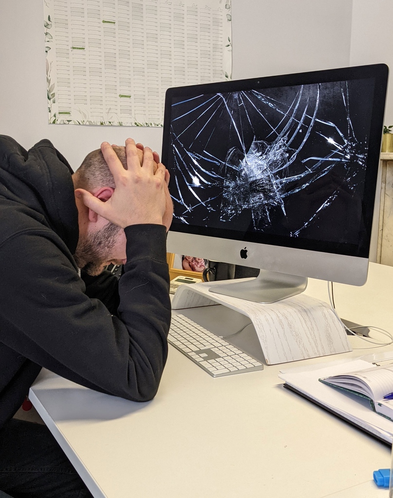 We played a little prank on Dan this morning! Happy April Fools! 🤪

Have you played any April fools tricks on your boss today? 👀

#aprilfools #oops