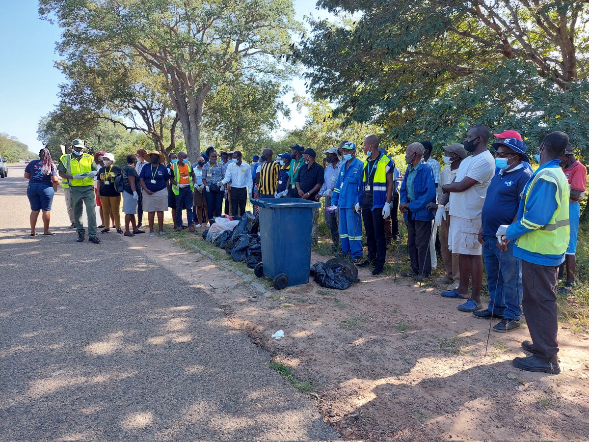 Victoria Falls International Airport stakeholders and Lupinyu residence participating at National Cleanup Campaign.
'A clean environment is a clean mind'
#CleanUp 
#nationalcleaningweek