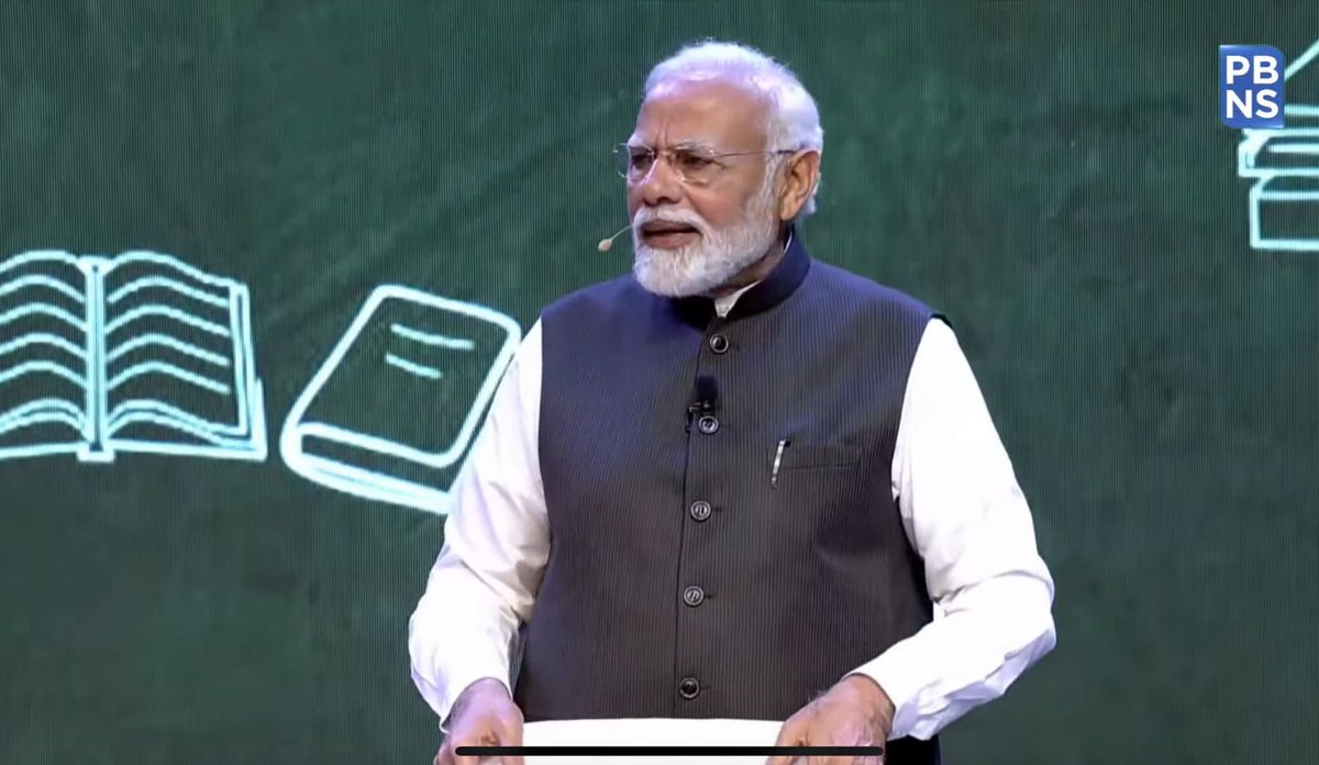 It is time that we come out of ‘Use and Throw’ mindset. We must focus on Reuse, Recycle and Optimum Utilisation of our resources: PM @narendramodi

#ParikshaPeCharcha https://t.co/D6sLzNk6IW