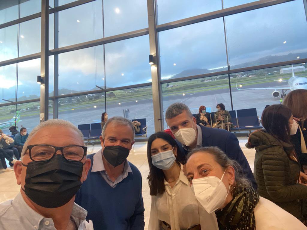 JacobAfonso's tweet photo. Rumbo a #sevilla el equipo del @PPLaLaguna ya estamos de camino al Congreso del @populares 👏🏻👏🏻👏🏻 https://t.co/2vH6AaI4hB