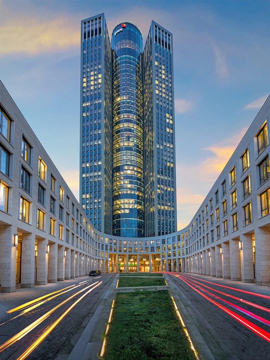 Dussmann's tweet photo. ⚡🚗🏢 Höhepunkt für E-Mobilisten: Unser Joint-Venture #Chargemaker realisierte für #Deka Immobilien 130 E-Ladepunkte im TOWER185 in #Frankfurt. Und damit Deutschlands größten Ladepark in einer Büroimmobilie: https://t.co/UKQU9Op76P
#emobility 📷:Deka Immobilien Investment GmbH https://t.co/PlwxYT5hU1