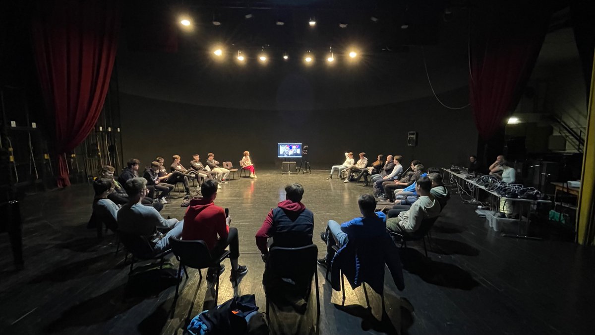 AerowavesEurope's tweet photo. #SpringbackRingside is on tour! Igor x Moreno jumping adventures in VR180 have visited Trbovlje and Ljubljana this last week. These screenings have been hosted by En-Knap and Španski borci.
@PerformEurope
Find out more 👉https://t.co/YmkZdCHVph https://t.co/pb5I6BHwEk