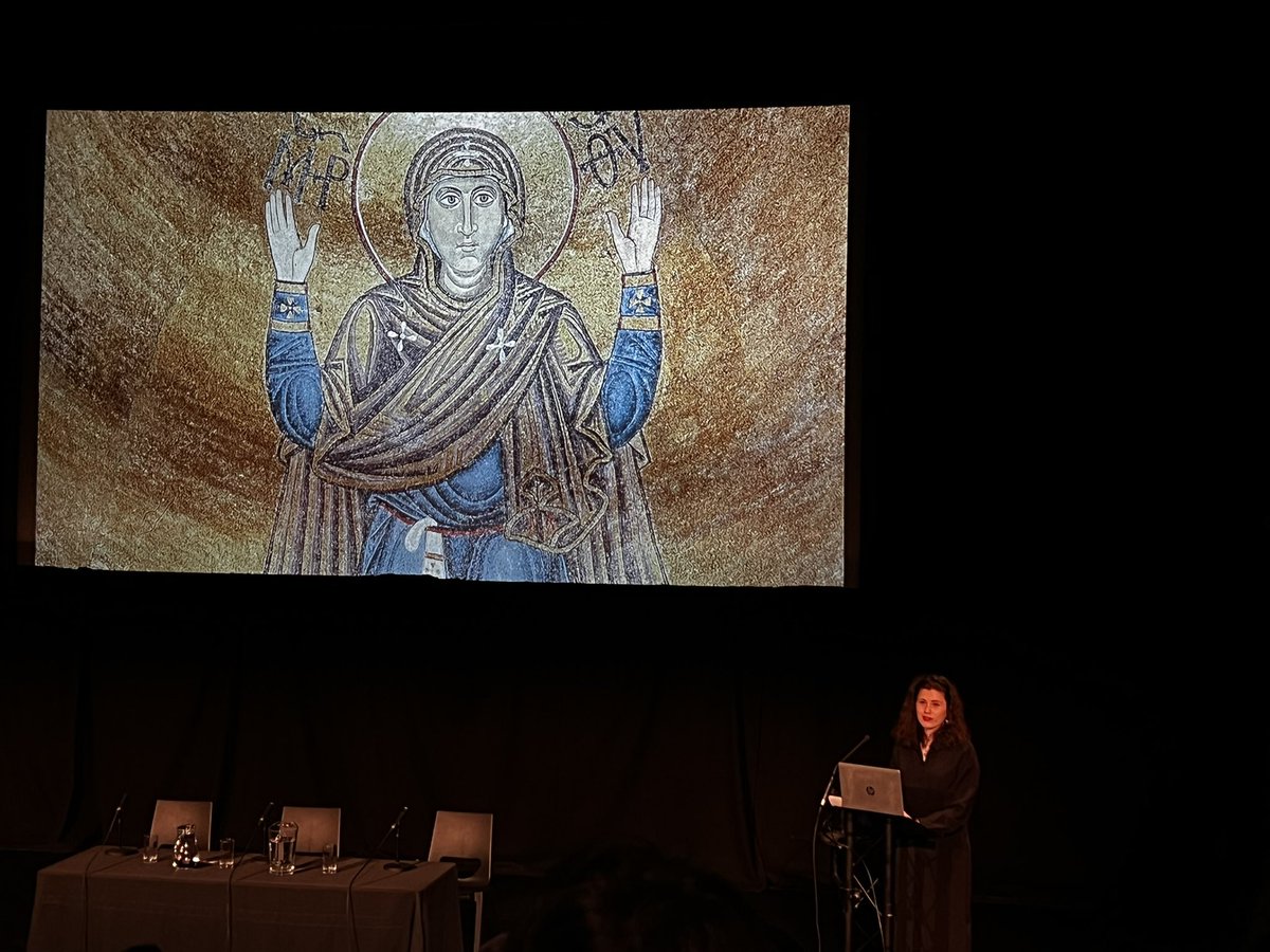 Last night at @ArnolfiniArts, Myroslava Hartmond @MyroHartmond - under an image of the Oranta of Kyiv at St Sophia Cathedral - gave an excellent tour of an endangered architectural horizon in #Ukraine with @owenhatherley @DesignWest1 Thanks
