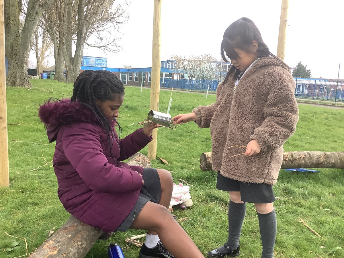 MissDuffyYear45's tweet photo. Outdoor learning club enjoying their last club session. We made bug hotels using a tin can and our natural resources 🐜🪱😆 #outdoorlearningstannes https://t.co/e6sSGSVSGy