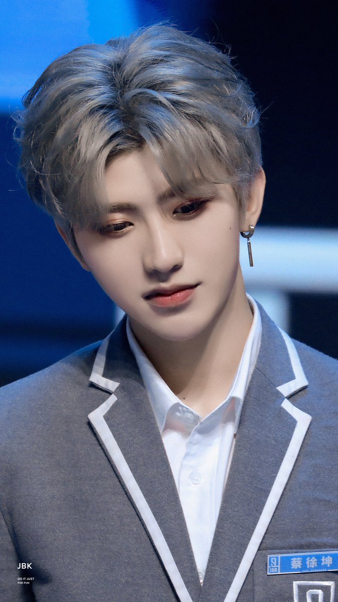 AlwaysCaiXukun's tweet photo. 19-year-old #CaiXukun #蔡徐坤 

「𝙃𝙖𝙥𝙥𝙮 𝘼𝙥𝙧𝙞𝙡 𝙁𝙤𝙤𝙡𝙨' 𝘿𝙖𝙮」 https://t.co/IWdIH99w7v