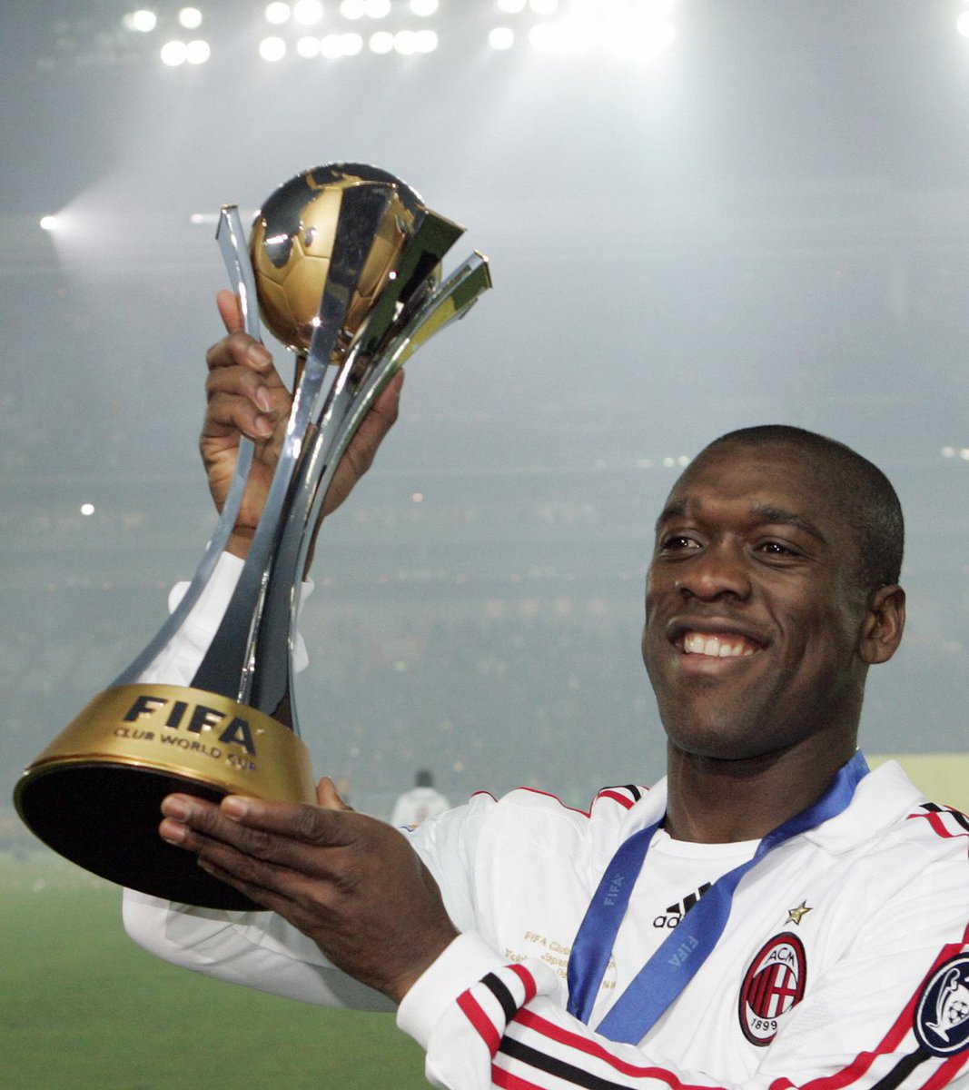 Happy birthday to Clarence Seedorf, who turns 46 today!   875 games  139 goals 20 trophies 