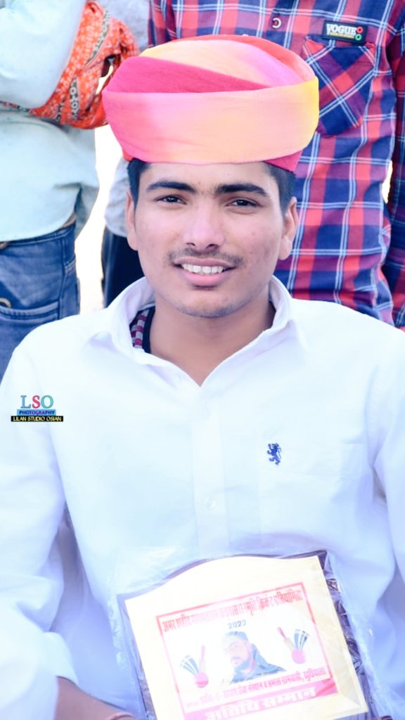 JnvuSohan's tweet photo. किताबों पर धुल जमने से !
कहानियां खत्म नहीं होती !! https://t.co/S6AT1sRr9t