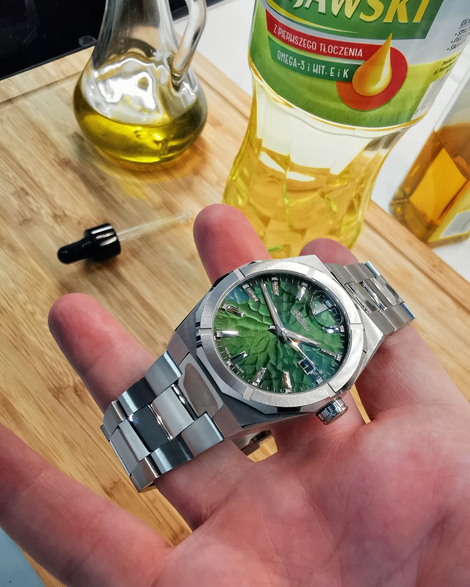 balticuswatches's tweet photo. Dziś każdy żartuje, jednak my, absolutnie na poważnie.
Jak uzupełnić olej w naszym najnowszym modelu Balticus THE O? 🤔
Wideo instruktażowe jeszcze dzis na naszych profilach. Stay Tuned!
#balticus #theo #oil #kitchen #instruction #whysoserious #notmassproduced #madeinpoland https://t.co/lkzkPTTxUC