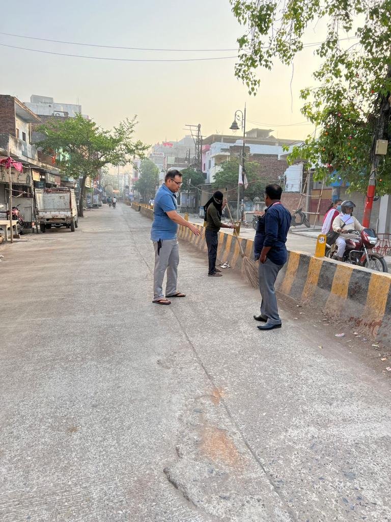 आज के सफ़ाई कार्य में योगदान देने वाले अधिकारियों, पदाधिकारियों, कर्मचारियों, सफ़ाई कर्मी गण तथा उनके संगठनों एवं जनता का बहुत-बहुत आभार।

हमें इस अमृतमय कार्य को करते रहना है।

#MycleanIndia #HumaraUP <a href="/narendramodi/">Narendra Modi</a> <a href="/JPNadda/">Jagat Prakash Nadda</a> <a href="/AmitShah/">Amit Shah</a> <a href="/myogiadityanath/">Yogi Adityanath</a> @NagarVikasUP