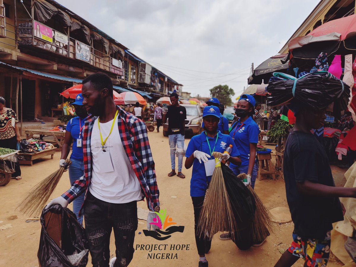 FDOfoundation's tweet photo. #ProjectHopeNigeria x #PloggingExercise
On Tuesday, Our Plogging Outreach took off at Ipaja area of Lagos state. Our committed pool of volunteers came together across different ends of the state to participate in this project. This project was organized in accordance 1/6 https://t.co/Dxn8eZkETd