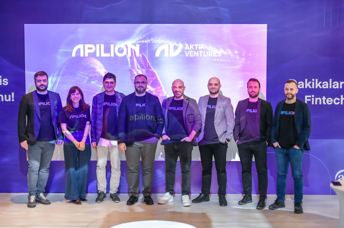 AktifVentures's tweet photo. Türkiye’nin ilk #servisbankacılığı platformu @Apiliontr artık burada! Bu sevincimizi dün lansman törenimizde basın ve finans dünyasının değerli isimleriyle paylaştık. Tüm katılımcılara teşekkür ederiz💫 #Apilion https://t.co/OhYpZrJwKW