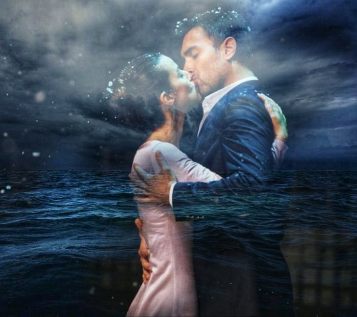 TurkishFeeling's tweet photo. "Il Mar Nero era solo un immenso mare, ma il mio cuore era ancora più nero. Solo quando ho incontrato te, il mio cuore si è rasserenato. Tu sei la mia cura".🖤
#SenAnlatKaradeniz #Nefes #Tahir #Kaleli #TurkishFeelings https://t.co/MMDxDwJJrC