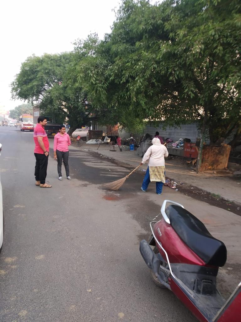aksharmaBharat's tweet photo. आज के सफ़ाई कार्य में योगदान देने वाले अधिकारियों, पदाधिकारियों, कर्मचारियों, सफ़ाई कर्मी गण तथा उनके संगठनों एवं जनता का बहुत-बहुत आभार।

हमें इस अमृतमय कार्य को करते रहना है।

#MycleanIndia #HumaraUP @narendramodi @JPNadda @AmitShah @myogiadityanath @NagarVikasUP https://t.co/hKBlxA0crW