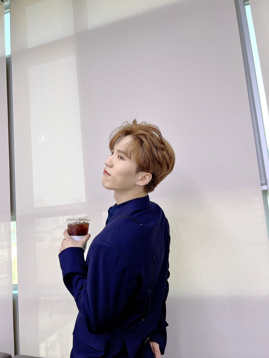 DIA_CRUNCH's tweet photo. #현오

24살 현오에게 커피란 생명수..❤🥤

#우리디아나 #사랑해요 https://t.co/RcfELJbnxS