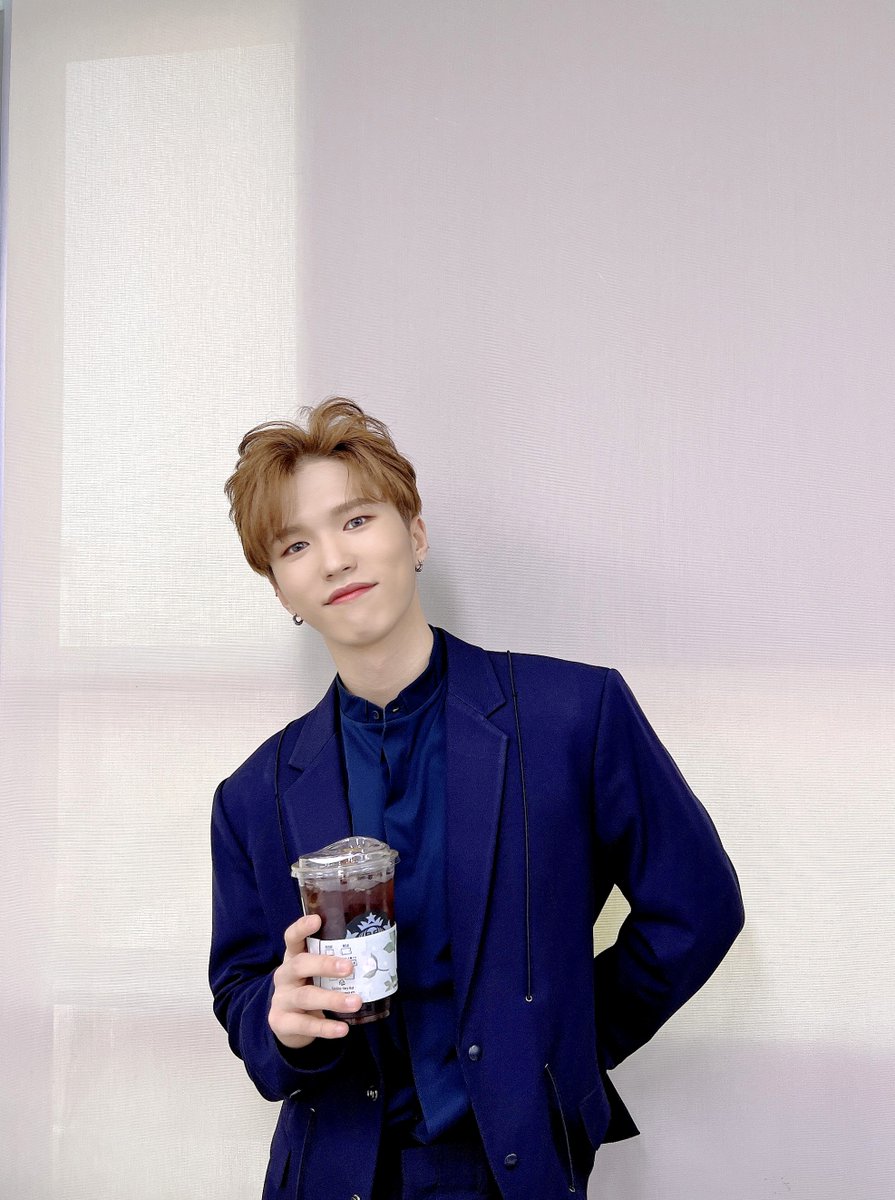 DIA_CRUNCH's tweet photo. #현오

24살 현오에게 커피란 생명수..❤🥤

#우리디아나 #사랑해요 https://t.co/RcfELJbnxS