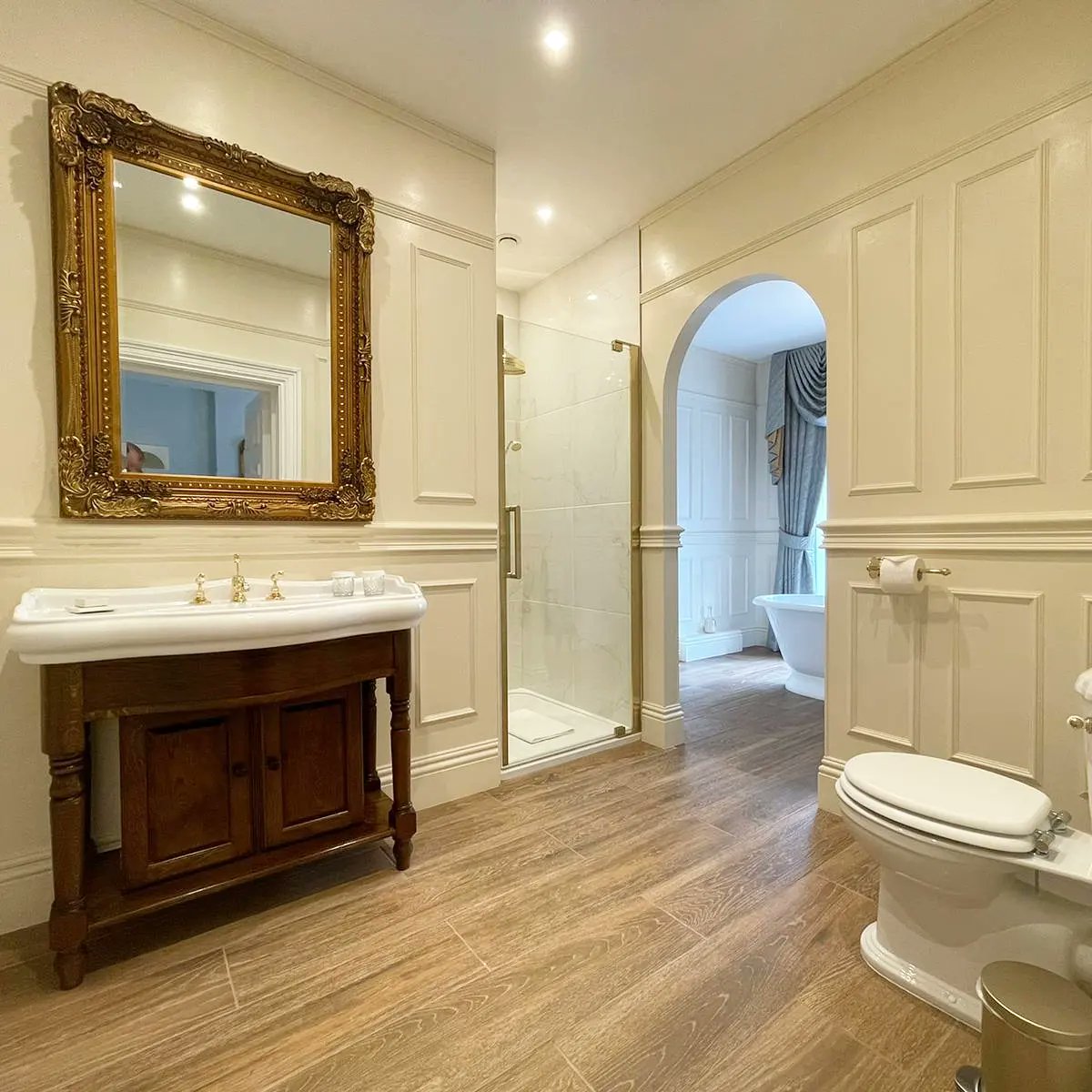 PlasDinas's tweet photo. Introducing our beautiful new Caroline bathroom❣
#WelshCountryHouse #interiordesign #LordSnowdon #ArmstrongJones #FirstEarlofSnowdon @AARatedTrips #TheGunroomRestaurant #NorthWales https://t.co/t5AUgyz6j3
