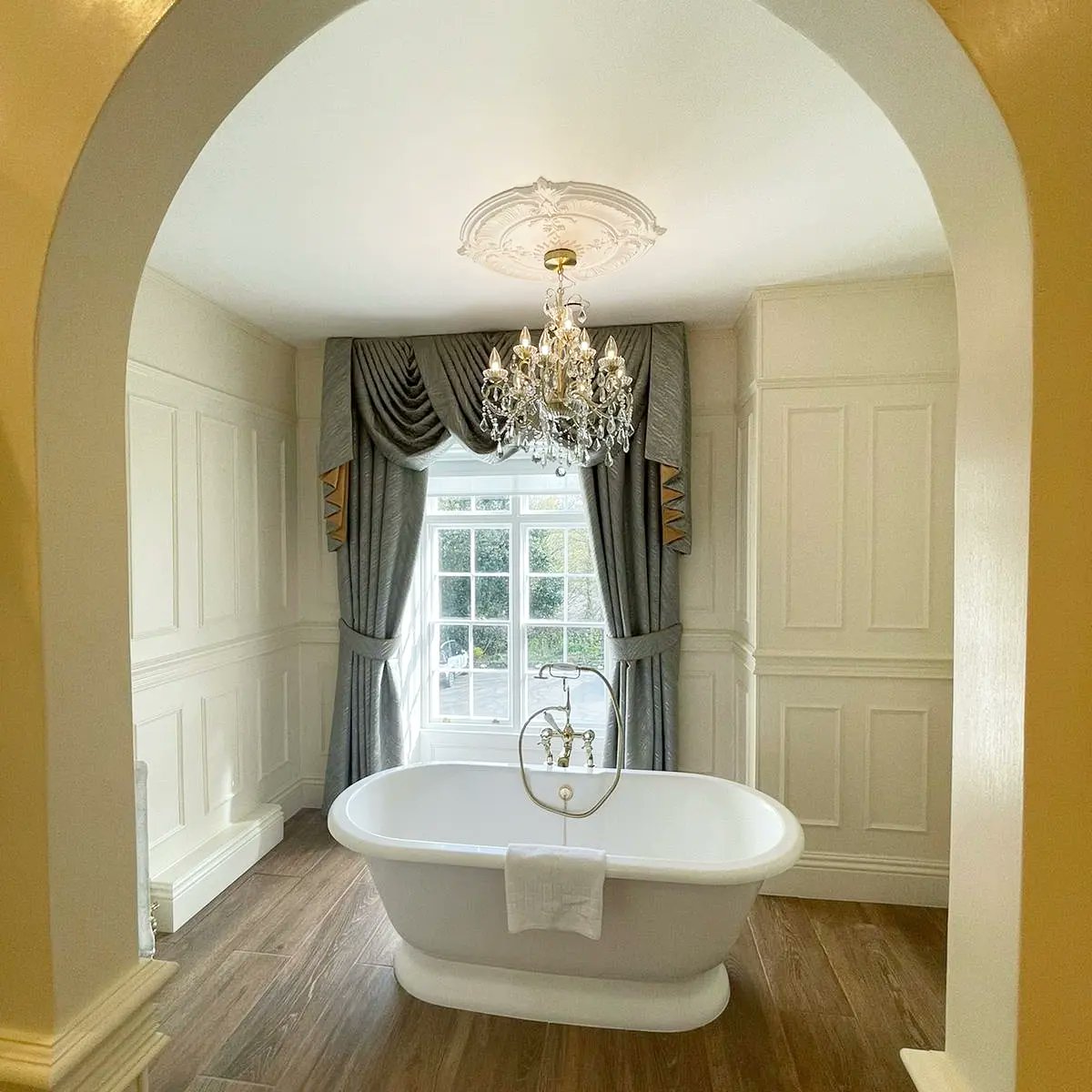 PlasDinas's tweet photo. Introducing our beautiful new Caroline bathroom❣
#WelshCountryHouse #interiordesign #LordSnowdon #ArmstrongJones #FirstEarlofSnowdon @AARatedTrips #TheGunroomRestaurant #NorthWales https://t.co/t5AUgyz6j3