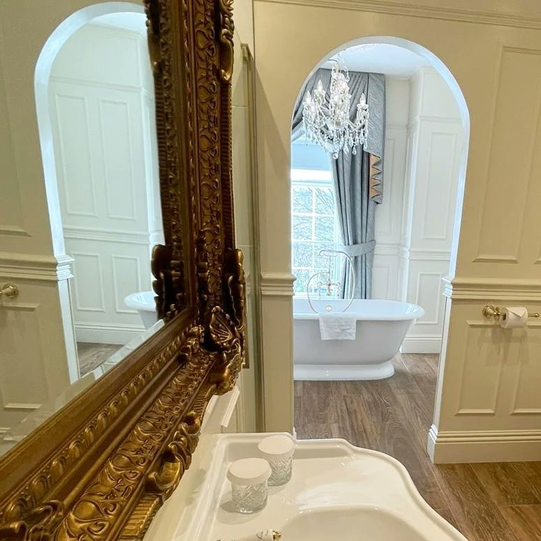 PlasDinas's tweet photo. Introducing our beautiful new Caroline bathroom❣
#WelshCountryHouse #interiordesign #LordSnowdon #ArmstrongJones #FirstEarlofSnowdon @AARatedTrips #TheGunroomRestaurant #NorthWales https://t.co/t5AUgyz6j3