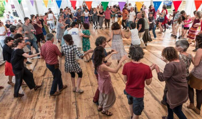 PresseLib's tweet photo. Coup de projecteur sur la #culture gasconne depuis Pavie. Trad'Envie sera l'expression des Arts Populaires dans une atmosphère réjouie. 

-> https://t.co/b6KNFBjCyW

@TradEnvie @LeGers32 @occitanie @villedauch @CoteGers @GersTourisme 

#Gers #Festival #Tradition https://t.co/5R7SS6ReKo