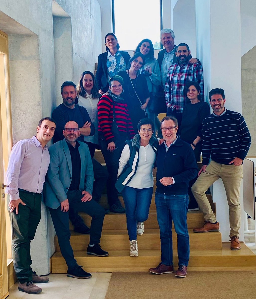 CDPEncuentro's tweet photo. Personas, Procesos y Espacios se integran en una organización líquida que propicia momentos para la concentración, la privacidad, la colaboración, la socialización y el aprendizaje. La instalación como #TercerMaestro @actiu #CoolWorking https://t.co/LWlvt0ythy