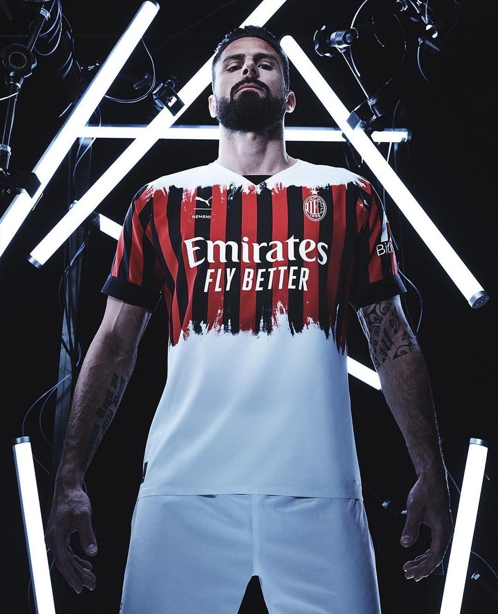 Info4_Milanisti's tweet photo. RESMI!

Jersey keempat Milan. Kabarnya akan dipake pas lawan Bologna nanti.

Cakep gak? https://t.co/U6P5V5LU45