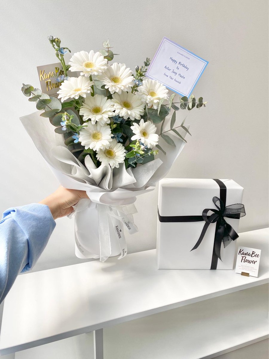 LittleFatJo's tweet photo. 𝒥𝓊𝓃𝑔 𝐻𝒶𝑒𝒾𝓃 𝐵𝒾𝓇𝓉𝒽𝒹𝒶𝓎 𝓅𝓇❁𝒿𝑒𝒸𝓉 (3)
#35WISHESFORHAEIN  #HAPPY_HAEIN_DAY 

ในที่สุดโปรเจคนี้ก็คอมพลีท ปีนี้ได้ส่งของขวัญเป็นแว่น DIOR กับช่อดอกไม้ไปให้พี่แฮอินในนาม Thai Fanclub ร่วมกับ @jeedebob และขอบคุณทุกคนที่ช่วยเราเลือกแบบแว่น Dior นะคะ  #ฮยลโรรีวิว https://t.co/dX5kgaoEp4