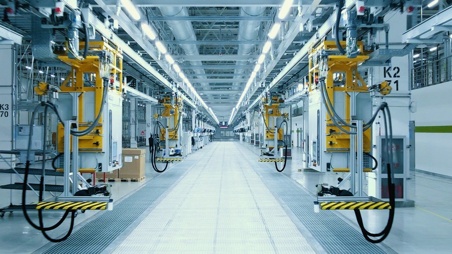 ShenyangChina's tweet photo. #EconmicDevelopment German carmaker @BMW announced on Thursday it will launch the first all-electric 3 Series car exclusively for the Chinese market in May 2022 at BMW Brilliance Automotive Ltd's plant in Shenyang. https://t.co/4ovVAvi1Dh https://t.co/Tmg9R6gPcm