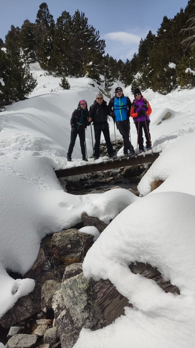 garrafrunners's tweet photo. Aprofitant aquests dies de fred, alguns dels nostres socis i sòcies van pujar al Pic de Bastiments al #Pirineu🏔️ Mireu quines fotos ens van compartir! #Gavà @FEEC_cat https://t.co/RcoVpVSxrJ