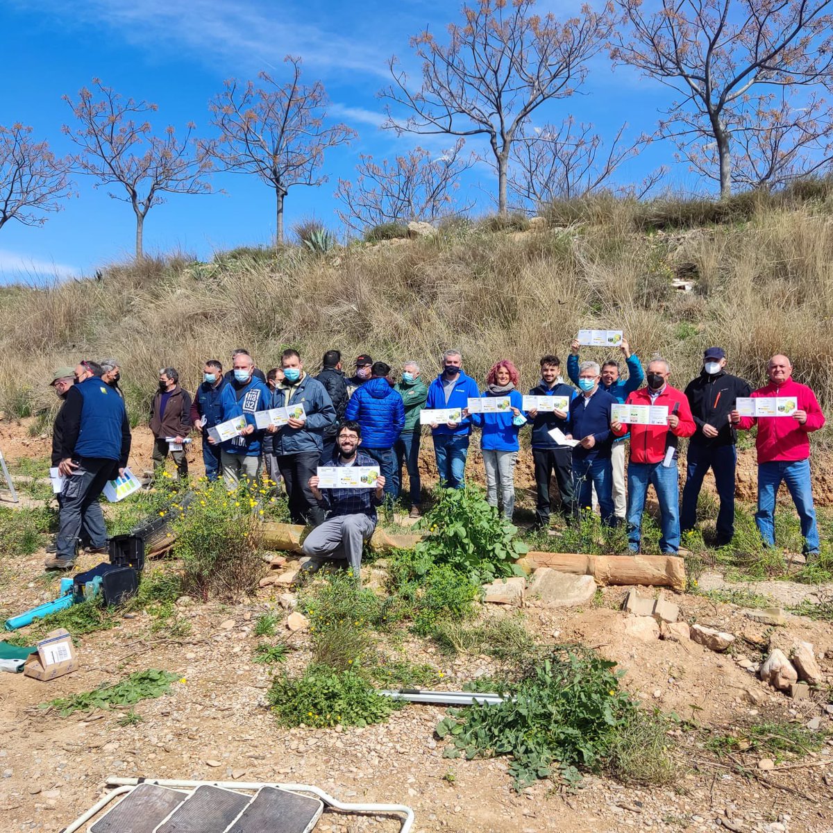 LabMecaIVIA's tweet photo. Ayer el @LabMecaIVIA estuvo en @Benihort formando a los agricultores en el uso adecuado de los turboatomizadores y las herramientas a su alcance para optimizar las aplicaciones #CitrusVol @PerfectLife_EU @GVAivia https://t.co/jFXaG4y385