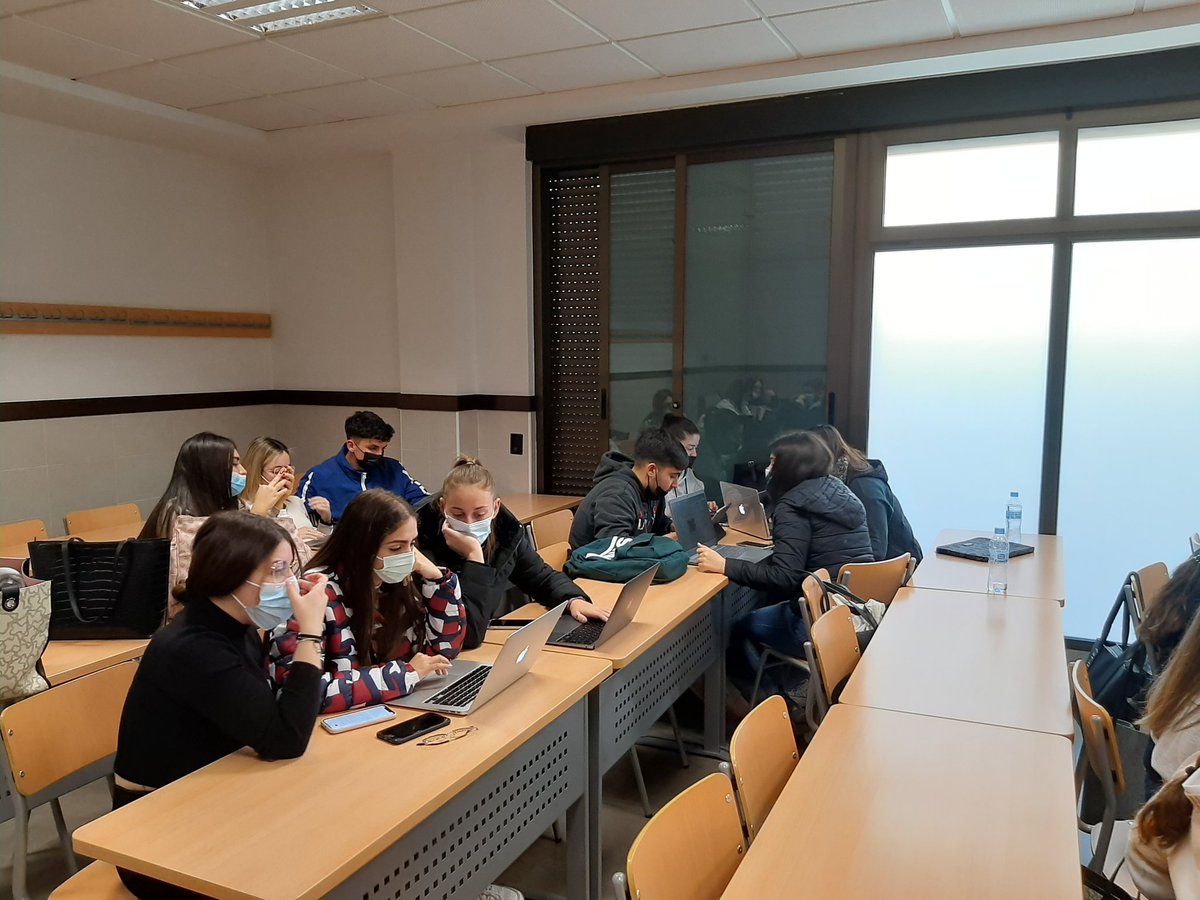 jjgonzort's tweet photo. Seguimos trabajando en #SFEUCAM22 

#presencial #grupal @UCAMeducacion @UCAM https://t.co/QeQP3e0Aln