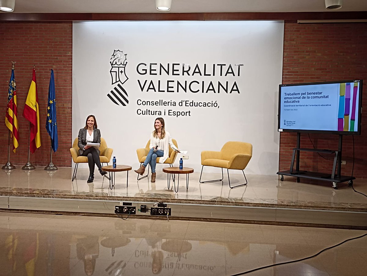 RaquelAnGi's tweet photo. Hui dediquem la coordinació d’àmbit territorial de l’orientació educativa a tractar un tema ben necessari “el benestar emocional de la comunitat educativa” #qualitatdevida #CompSocioemocional  #famílies #salutmental https://t.co/XmPYzq37gR