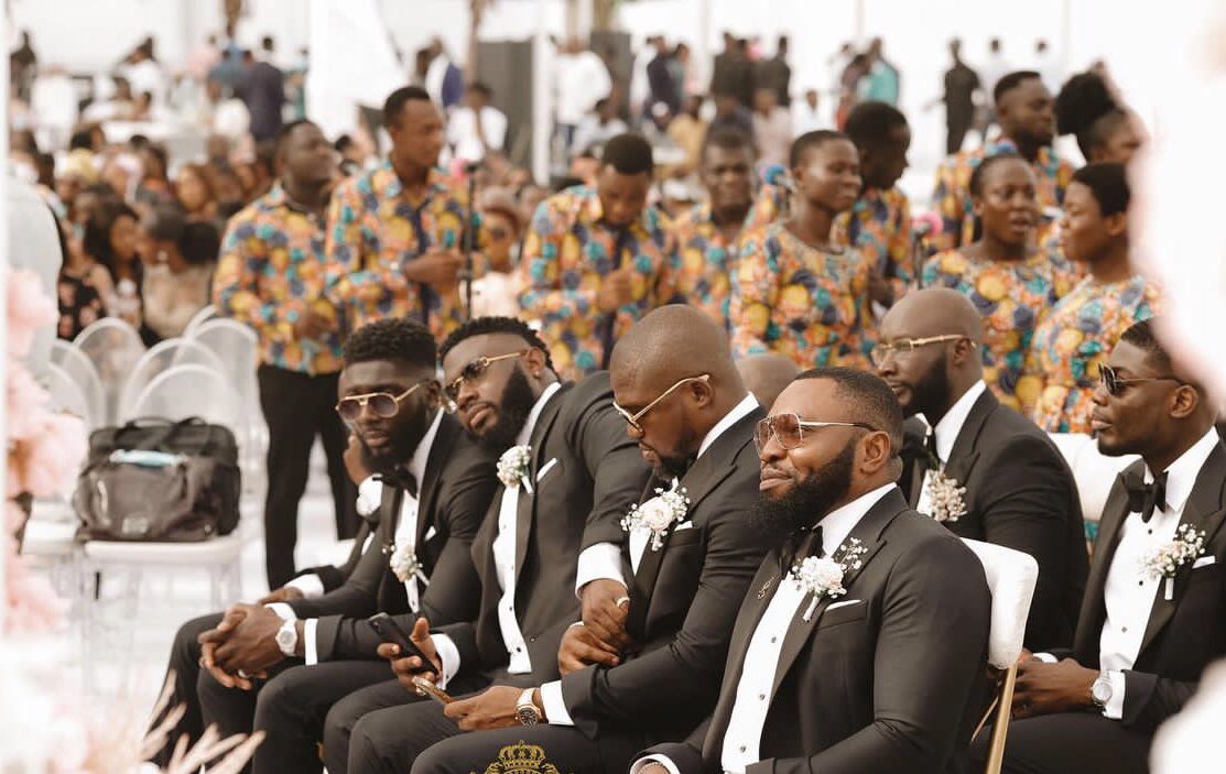 legendbespoke's tweet photo. Groomsmen in their well tailored back tux from @legendbespoke #KojoJones #TheJonesBond22 #wedding 🎊

#Mensfashion #suitstyle 
#LegendBespoke
#Legendsuits https://t.co/eJGcZ3eLsB
