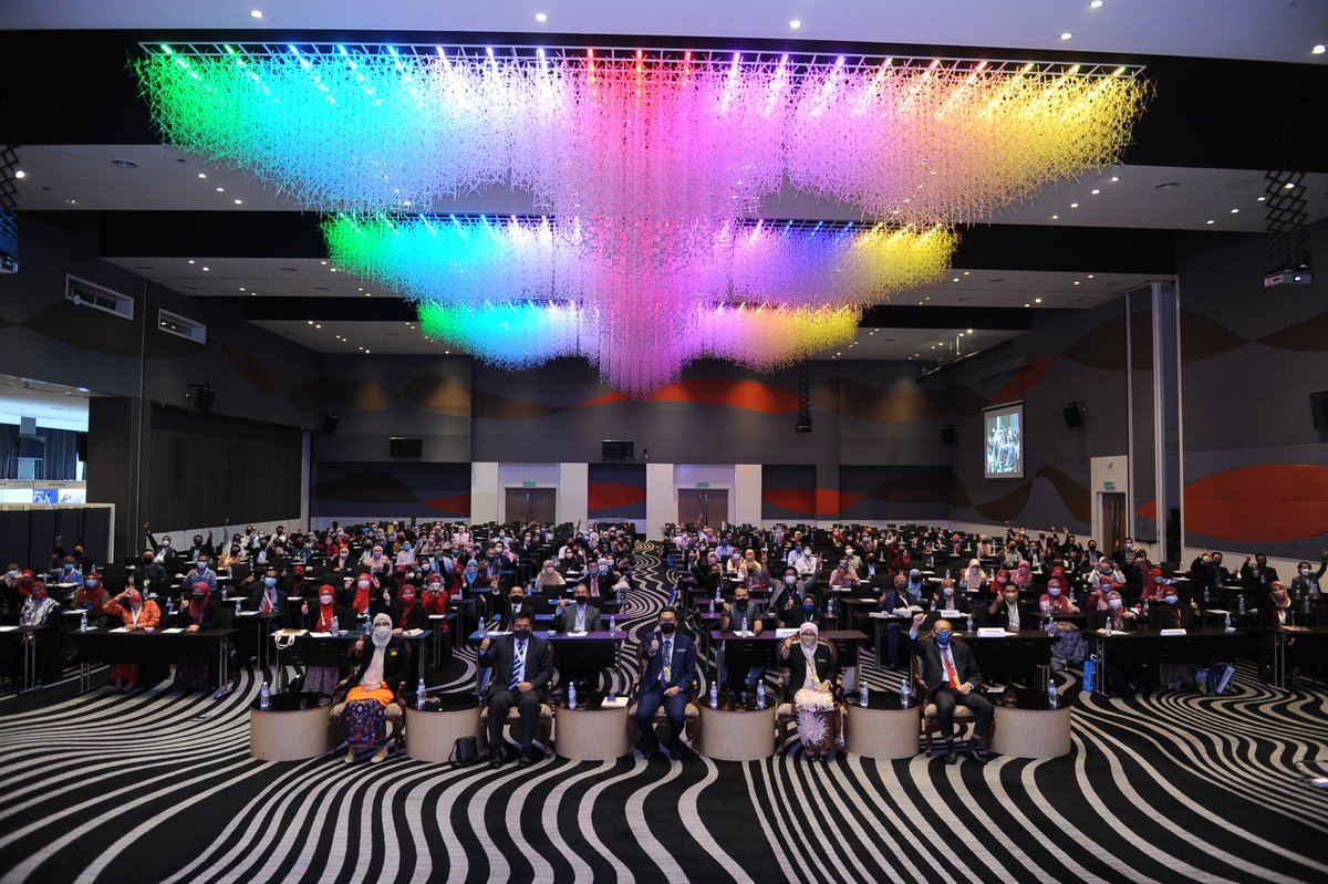 BP_CKAS's tweet photo. [30 MAC 2022 - DAY 2]

GAMBAR KENANGAN BERSAMA TETAMU KERHORMAT, PESERTA DAN URUSETIA SIMPOSIUM KEJURUTERAAN AWAM &amp; STRUKTUR (SiKAS 2022)

#SiKAS2022 https://t.co/w1Mt7UwNei