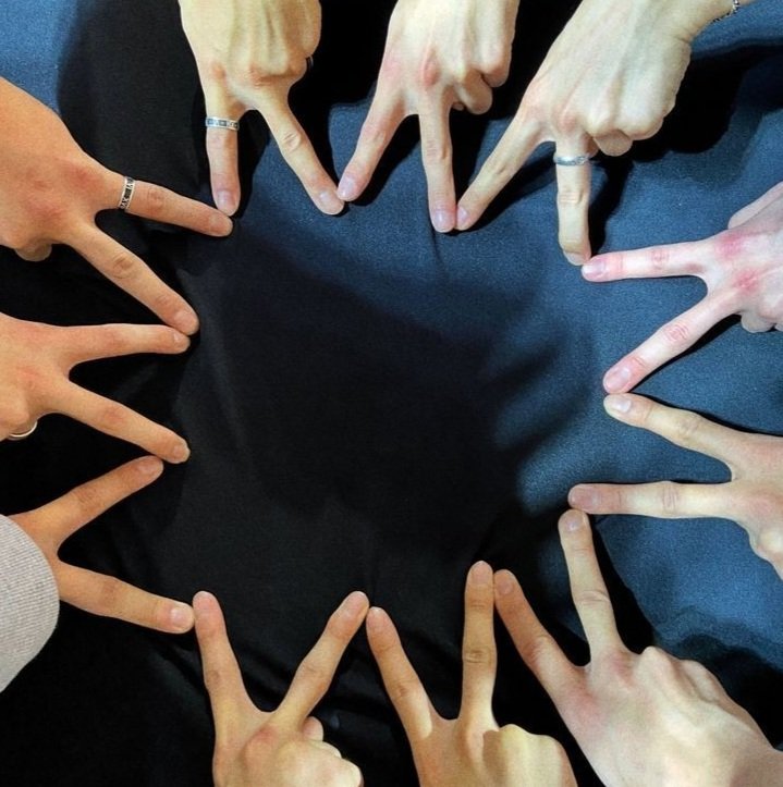 hi lovely deobiswiths! This account is dedicated to our fav #STAYC and #THEBOYZ. I'll be posting duo video edits of them, pics with similar vibes, updates and so on. Please support my account with like, follow and retweet — #STAYCBOYZ