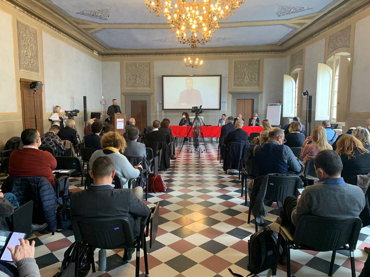 FisacToscana's tweet photo. In corso al Fuligno a Firenze la giornata sul sistema assicurativo promossa da Fisac Toscana @cgiltoscana https://t.co/1qEMx92A5t