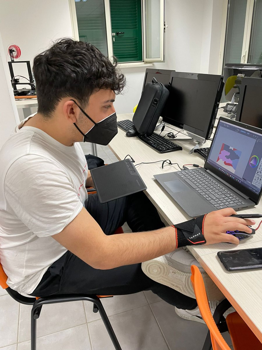 STOTW_3Asp's tweet photo. Sempre sul pezzo!✒️🔜
Condividiamo alcune  foto che ci ritraggono mentre, incessantemente e caparbiamente, continuiamo a lavorare. 
La prossima deadline è vicina!💪🏻
#edcaserta #asoc2122  #liceofermiparete #monitoraggiocivico #3asp #ascuoladiopencoesione #opencoesione #Monithon https://t.co/zr4POo9sPF